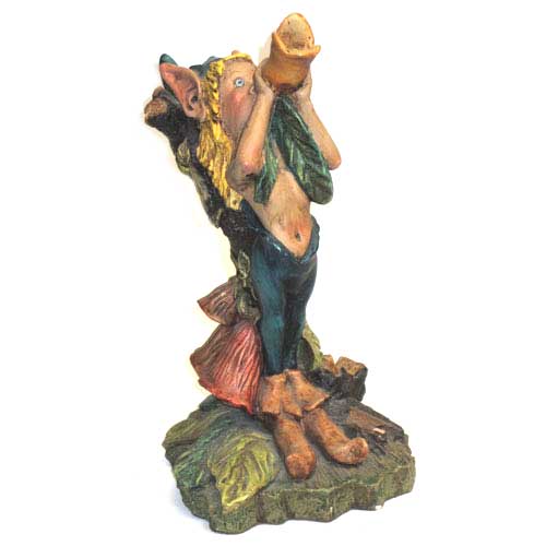  imagen figura duende tocando la cuerna